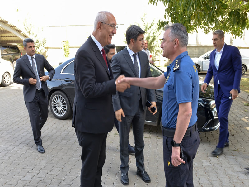 AK Parti Bingöl Milletvekillerimiz ve Beraberindeki Heyet İl Emniyet Müdürümüz Sayın Şükrü ORHAN'ı Ziyaret Etti